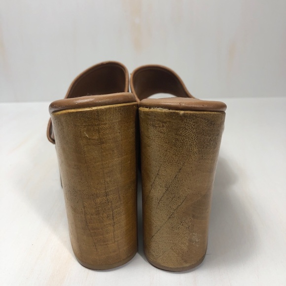 Tan Steve Madden Clogs Size 7 - Picture 4 of 6